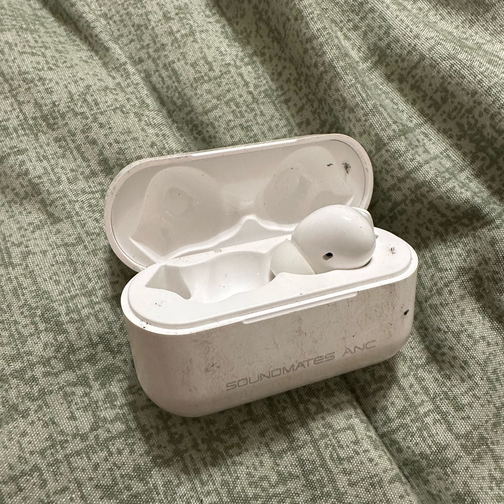 Sound mate ANC ear buds (right ear only) w/case